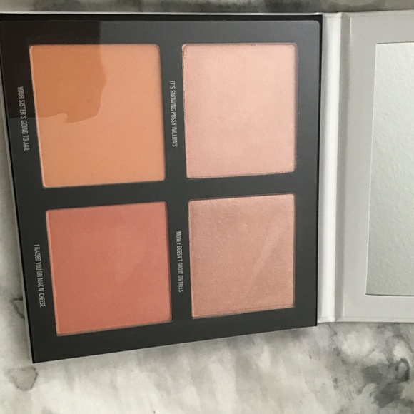 Kylie Cosmetics’s Kris Jenner highlight palette - Picture 2 of 2